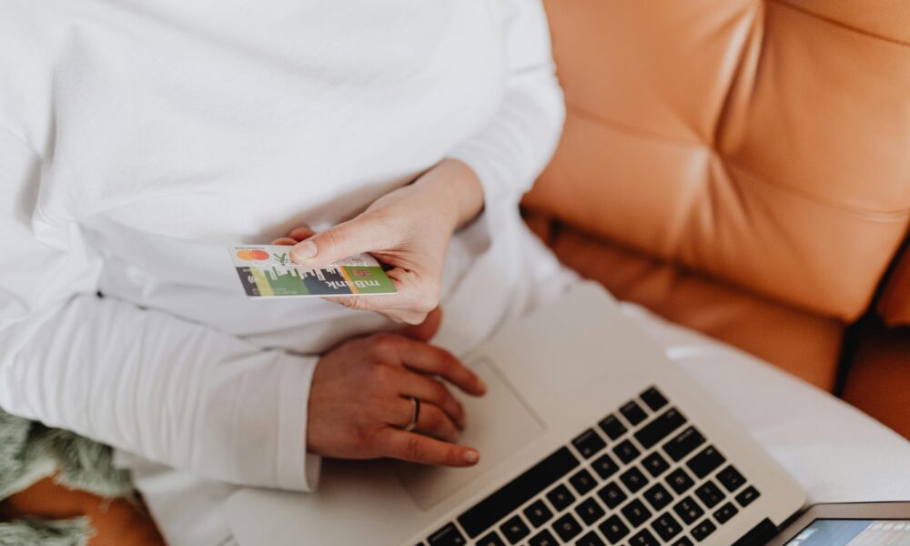 how-instant-virtual-cards-empower-teenagers-to-spend-responsibly